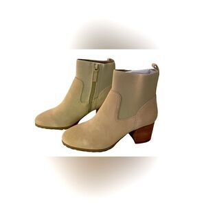 Violet & Red Tan Leather Knit Cuff Ankle Bootie Size 8